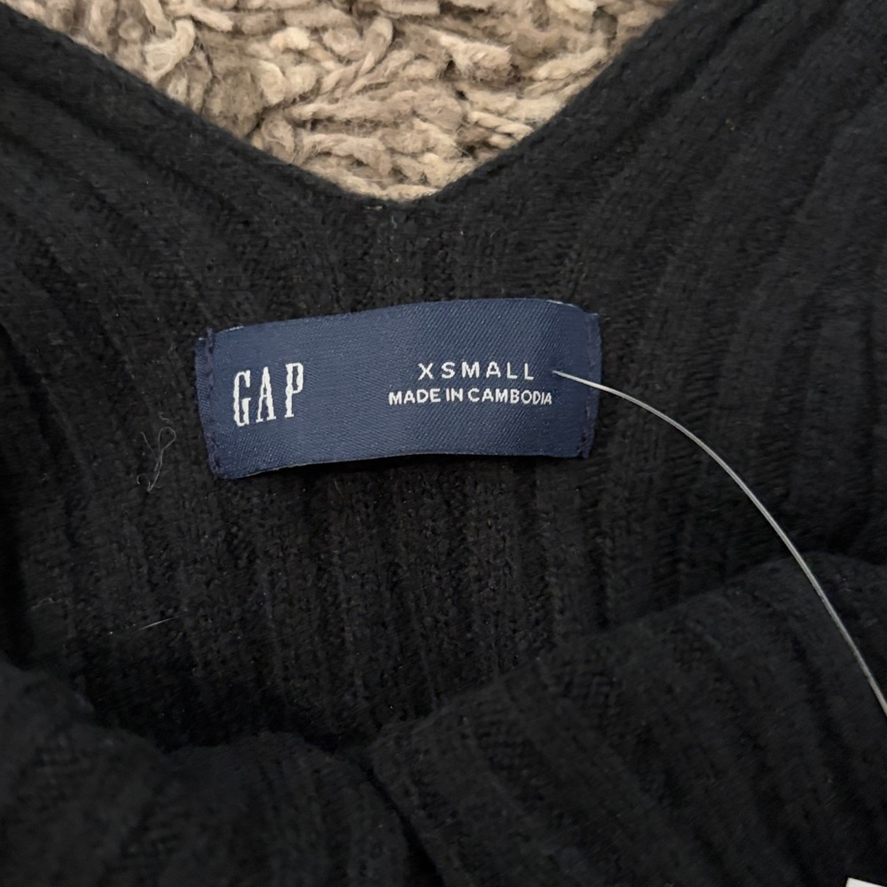 GAP Black Ribbed Tank Top - Picture 3 of 5